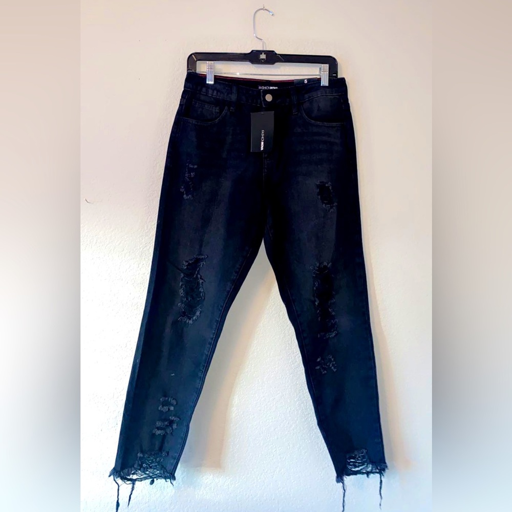 Fashion Nova size 5 Black Greyson Boyfriend Jeans